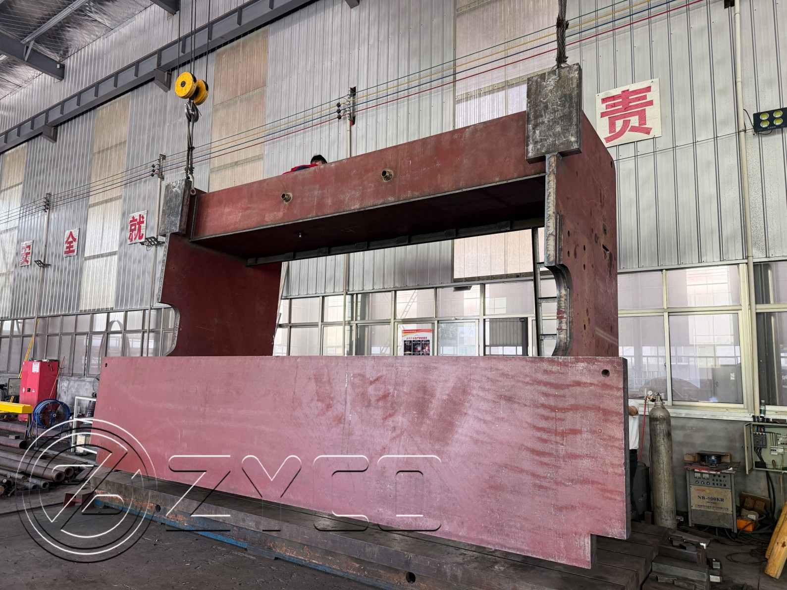 ZYCO controlla rigorosamente la qualità della saldatura del telaio della pressa piegatrice