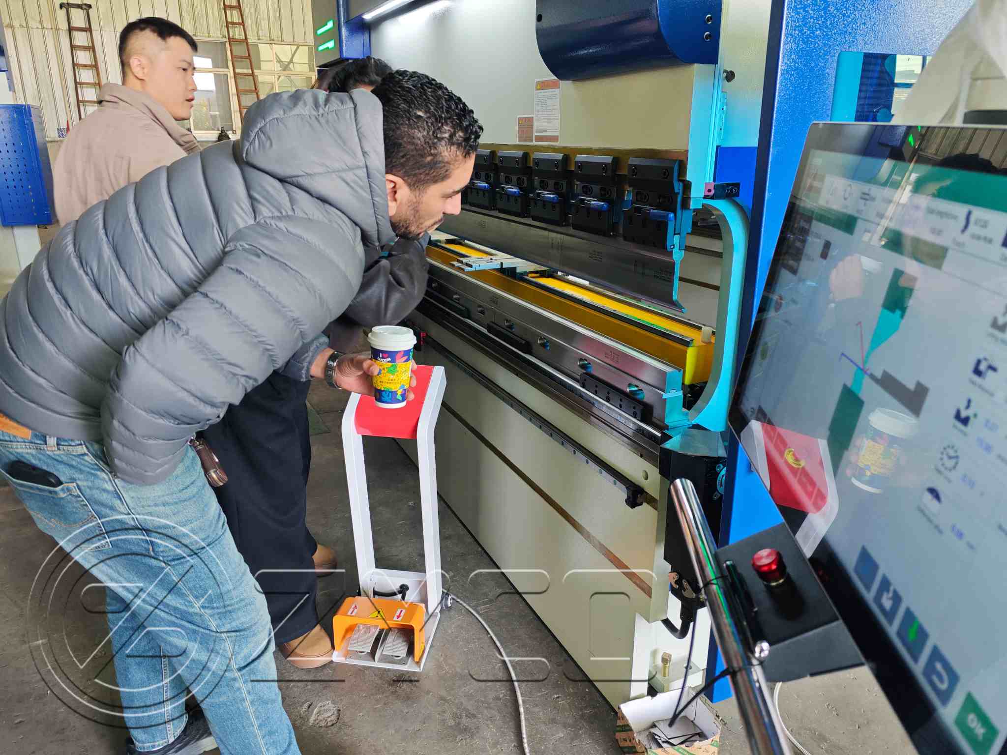 cnc plate bending machine cnc plate bending machine